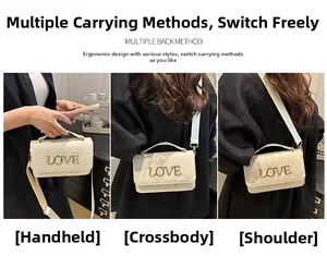 Sac bandoulière matelassé crème avec lettres LOVE dorées, porté main ou en bandoulière