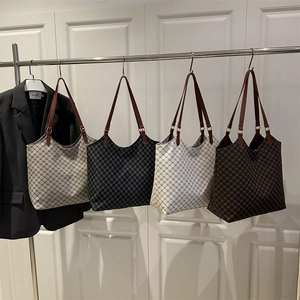 Sacs cabas classiques à motifs en quatre couleurs avec bandoulières en cuir et imprimé