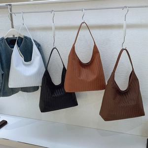 Sacs cabas tissés élégants en quatre couleurs classiques pour femmes avec texture en V