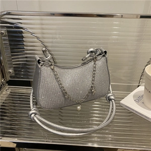 Sac à bandoulière à paillettes argentées avec poignée nouée et chaîne perle