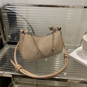 Sac bandoulière pailleté champagne avec breloques perles et bandoulière en corde