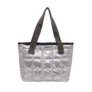 Borsa tote trapuntata argento con tracolla colorata a motivi geometrici etnici