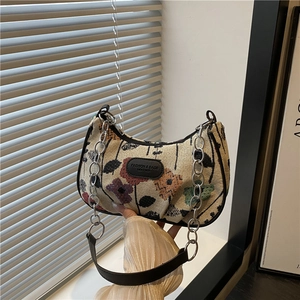 Sac bandoulière en jacquard floral avec bordure en cuir et chaîne dorée, style beige
