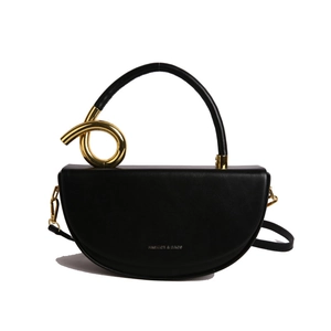 Schicke schwarze matte Satteltasche mit gedrehtem Goldgriff und verstellbarem Riemen
