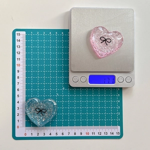 Glitter heart phone socket with bow pattern in pink and blue resin colors