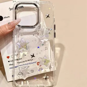 Detail der transparenten iPhone-Hülle mit 3D-Hologramm-Sternen und silbernen Glitzer-Pailletten