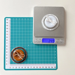 Weight and size measurement of magnetic button phone grip with Gift For You packaging