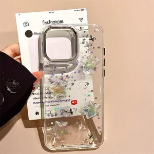 Makroaufnahme der iPhone-Hülle mit 3D-Glitzersternen und silbernem Kamera-Metallrahmen