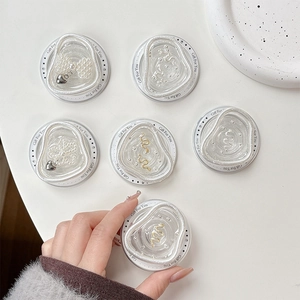 Minimalistische Magnet-Handyhalterung mit Perlenbogen, Schlangenrelief und Glitzer-Harz