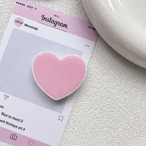 Support de téléphone en forme de cœur rose avec finition résine brillante et chic