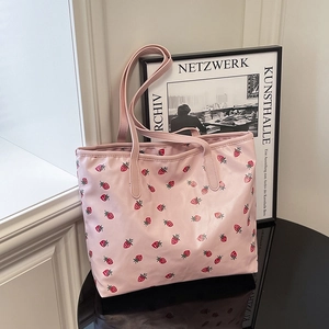 Sac fourre-tout en toile rose à imprimé fraises avec longues anses pour l'été chic
