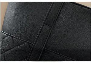 Gros plan du cuir noir grainé avec détails de double couture sur le sac cabas pour femme
