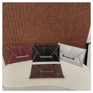 Pochette Enveloppe En Cuir PU À Motif Serpent Bordure Métallique Dorée Soirée Élégante Sac À Main Minimaliste Femmes