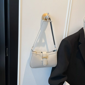 Minimalistische hellgraue Retro-Baguette-Tasche mit eleganter goldener H-Schnalle
