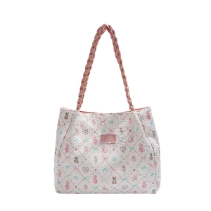 Sac cabas matelassé à fleurs avec anses roses tissées et motifs d'animaux mignons