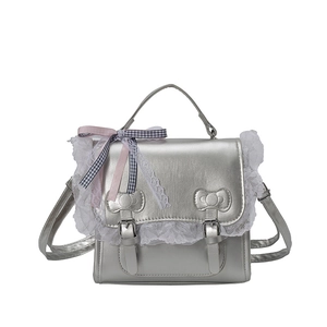 Sac à main en cuir métallisé argenté avec bordure en dentelle et boucles nœuds