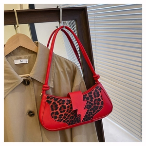 Bolso de hombro con estampado de leopardo rojo y cierre de solapa de rayo único