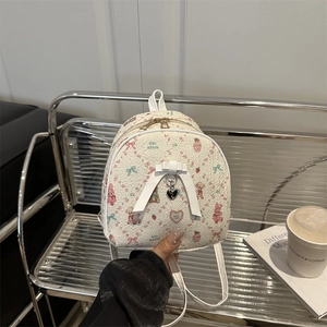 Mini sac à dos blanc avec imprimés fleurs et ours et breloque cœur en décor extérieur