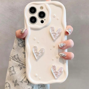 Creamy 3D wave phone case with heart shell pattern and pearls for iPhone 15/14