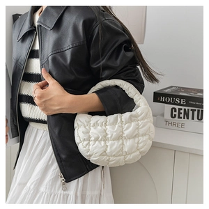Sac à main blanc matelassé motif à carreaux style nuage avec poignée épaisse chic