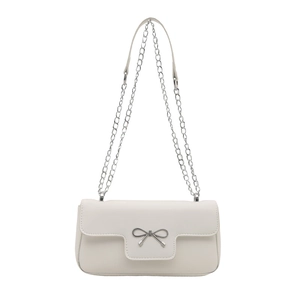 Sac bandoulière crème élégant avec boucle nœud métallique et bandoulière chaîne