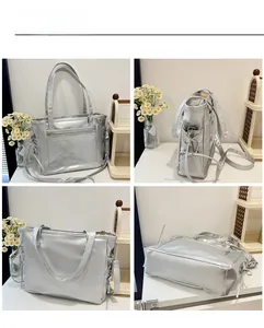 Vues détaillées du sac argenté avec fenêtre transparente et nœuds décoratifs sur le côté