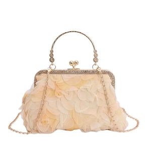 Elegante borsa a mano a conchiglia con petali 3D e manico dorato vintage per cerimonie