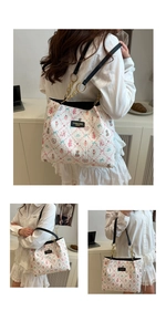 Détails du sac fourre-tout en toile à fleurs avec ours mignon et anses en cuir noir