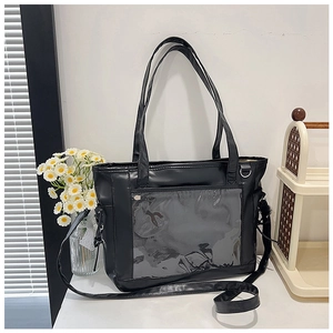 Détail du sac Itabag en cuir PU noir avec fenêtre en PVC transparent pour décoration