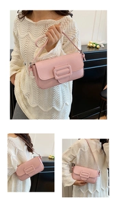 Vues détaillées d'un sac à bandoulière rose minimaliste avec boucle et décor floral