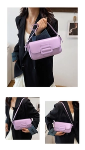 Détail du sac baguette violet minimaliste avec boucle carrée et bandoulière fine