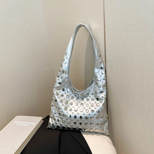 Fashion Women Rivet Hobo Bag Glossy PU Leather Large Capacity Underarm Shoulder Bag Punk Rock Style Solid Color Versatile Streetwear