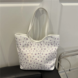Large tote bag with cherry flower print and bow details in cream white style