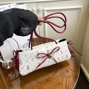 Floral bear print shoulder bag with burgundy straps and ribbon on white textured fabric