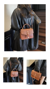 Détail du sac à main vintage marron caramel avec rabat tressé et boucle métallique