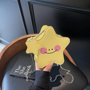 Schicke gelbe sternförmige Mini-Umhängetasche mit Smiley und silberner Gliederkette