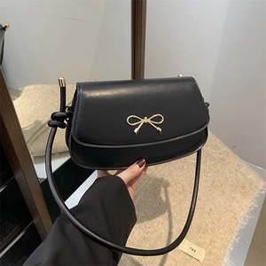 Sac Sous le Bras pour Femmes en Cuir PU Mode Nœud Métallique Petit Sac à Épaule Carré Minimaliste Élégant Sac à Main à Rabat