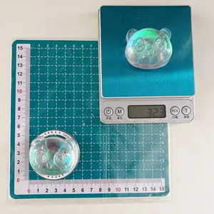 Detailed view of iridescent laser panda phone grip dimensions and 32.3g weight measurement