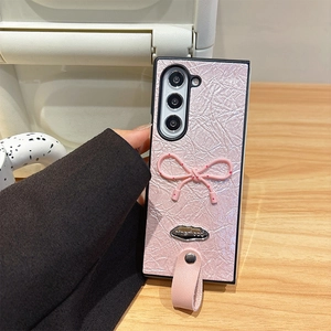 Coque en cuir rose pour Samsung Z Flip 6 avec nœud décoratif et plaque métallique