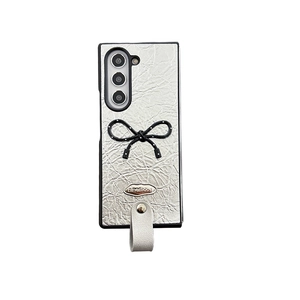 Étui en cuir argenté pour Samsung Z Flip6 avec nœud décoratif et dragonne de transport