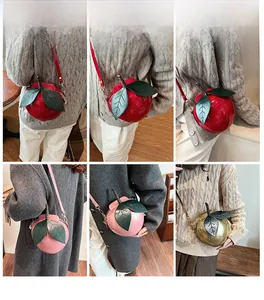 Vues détaillées des sacs créatifs en forme de pomme en finitions rouge, rose et or