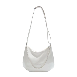 Sac bandoulière demi-lune blanc avec chaîne argentée et bandoulière réglable femme