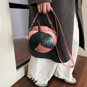 Sac à bandoulière créatif en forme de pêche rose en cuir verni brillant pour femme