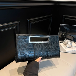 Fashionable black crocodile-pattern clutch with silver metal handle for women's summer style