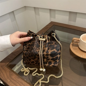 Fashionable leopard print bucket bag with gold chain and pearl drawstring charms