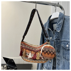 Détails du sac hobo tissé ethnique avec glands colorés et pendentif porte-monnaie rond