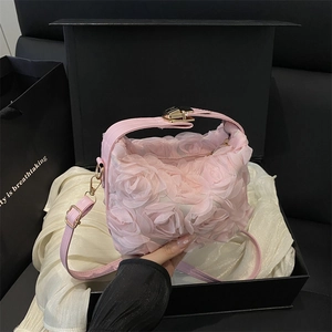 Sac à main de soirée rose élégant avec roses 3D, fermoir doré et bandoulière