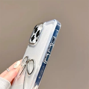 Detail der Glitzerhülle für iPhone mit 3D-Silberschleife und galvanisierten Tasten