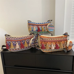 Sac Bandoulière Tissé Bohème Motif Géométrique Ethnique Avec Pompons Colorés Large Bandoulière Et Porte-Monnaie Rond