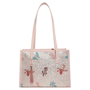 Rosa chinesische Stickerei-Handtasche mit Schmetterlingsmuster und Quastenanhänger
